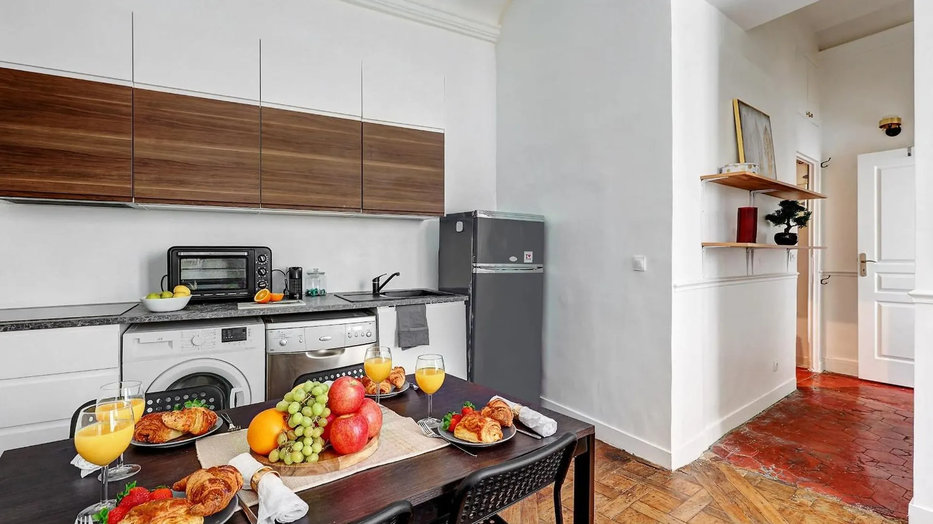 Eiffel Tower & Invalides - 1Br - Cityapartmentstay Παρίσι