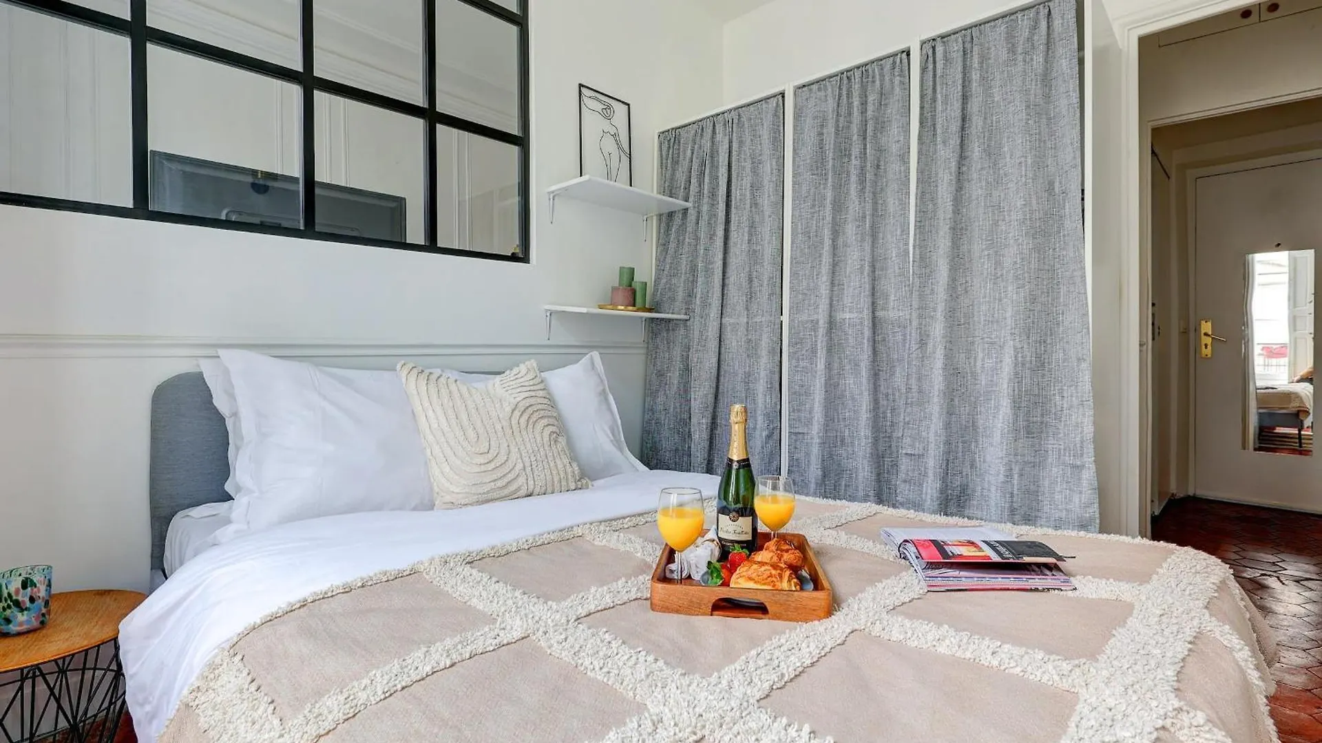 Eiffel Tower & Invalides - 1Br - Cityapartmentstay Paryż